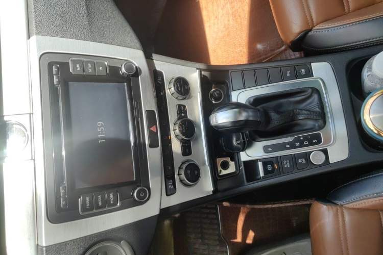 Used Volkswagen FAW-Volkswagen CC 2013 2.0 TSI Luxury Model Audio And AC Panel