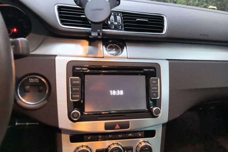 Used Volkswagen FAW-Volkswagen CC 2013 2.0 TSI Ultimate Model Audio And AC Panel