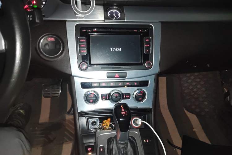 Used Volkswagen FAW-Volkswagen CC 2013 2.0 TSI Ultimate Model Audio And AC Panel