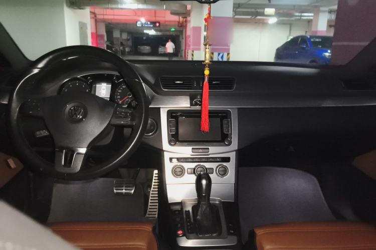 Used Volkswagen FAW-Volkswagen CC 2013 1.8TSI Luxury Model Center Console