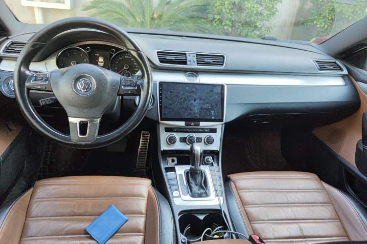 Used Volkswagen FAW-Volkswagen CC 2013 1.8TSI Luxury Model Center Console