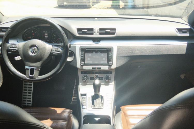 Used Volkswagen FAW-Volkswagen CC 2013 2.0 TSI Ultimate Model Center Console