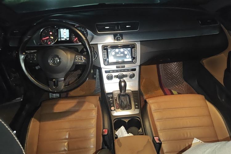 Used Volkswagen FAW-Volkswagen CC 2013 1.8TSI Luxury Model Center Console