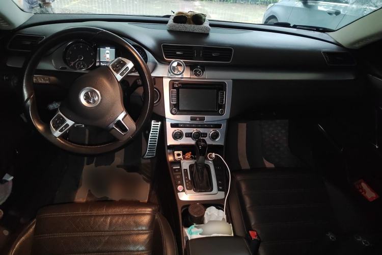 Used Volkswagen FAW-Volkswagen CC 2013 2.0 TSI Ultimate Model Center Console