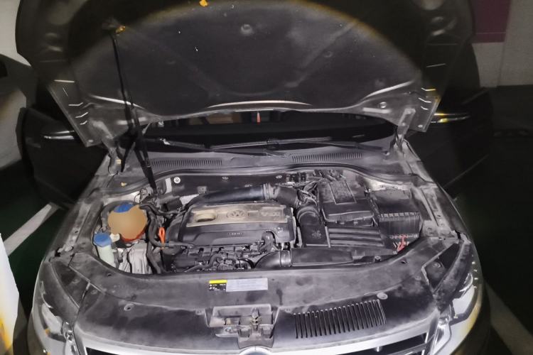 Used Volkswagen FAW-Volkswagen CC 2013 1.8TSI Luxury Model Engine Bay