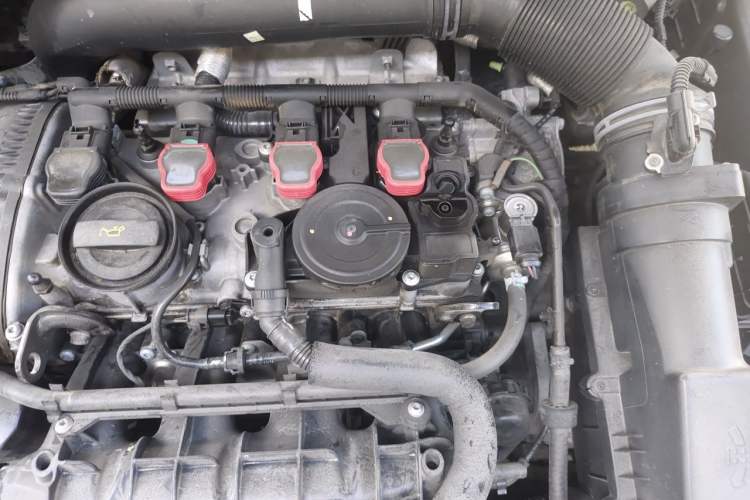 Used Volkswagen FAW-Volkswagen CC 2013 1.8TSI Luxury Model Engine Bay