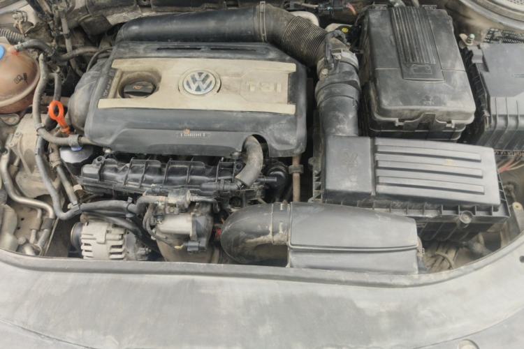 Used Volkswagen FAW-Volkswagen CC 2013 1.8TSI Luxury Model Engine Bay