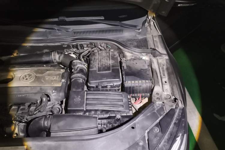Used Volkswagen FAW-Volkswagen CC 2013 1.8TSI Luxury Model Engine Bay Left