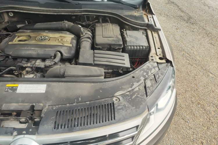 Used Volkswagen FAW-Volkswagen CC 2013 2.0 TSI Luxury Model Engine Bay Left