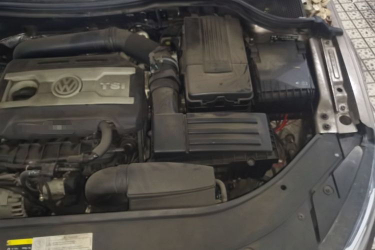 Used Volkswagen FAW-Volkswagen CC 2013 2.0 TSI Luxury Model Engine Bay Left