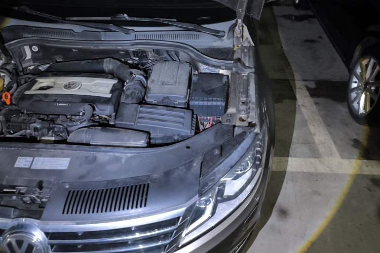 Used Volkswagen FAW-Volkswagen CC 2013 2.0 TSI Ultimate Model Engine Bay Left