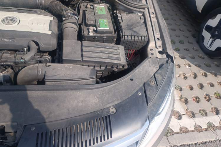 Used Volkswagen FAW-Volkswagen CC 2013 2.0 TSI Ultimate Model Engine Bay Left
