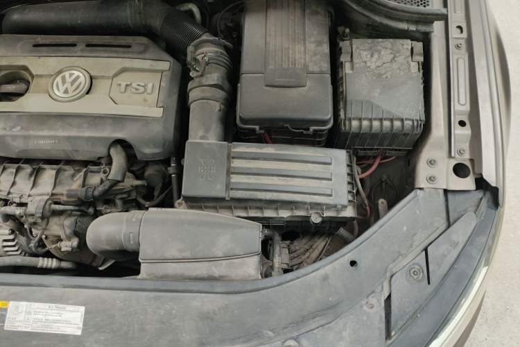 Used Volkswagen FAW-Volkswagen CC 2013 2.0 TSI Luxury Model Engine Bay Left