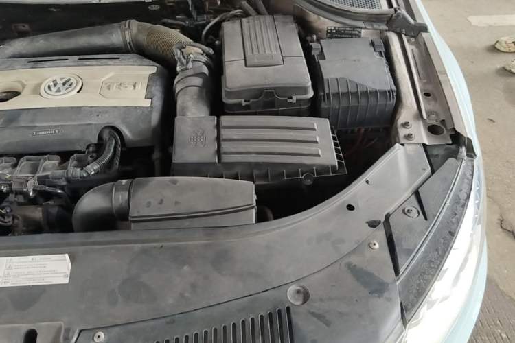 Used Volkswagen FAW-Volkswagen CC 2013 1.8TSI Luxury Model Engine Bay Left