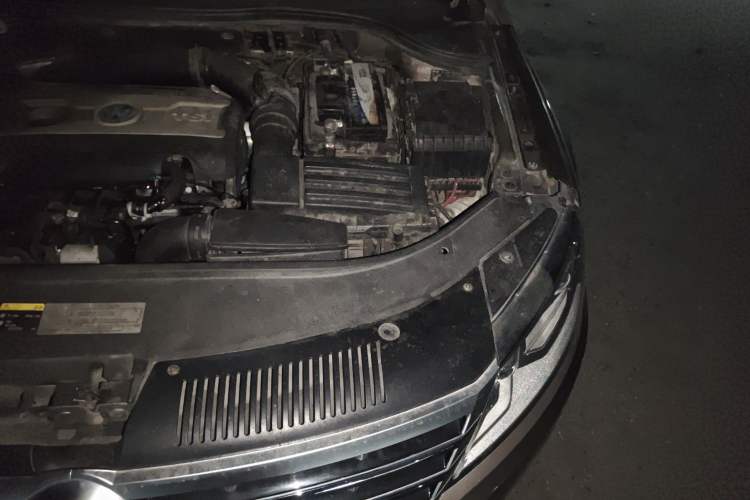 Used Volkswagen FAW-Volkswagen CC 2013 1.8TSI Luxury Model Engine Bay Left