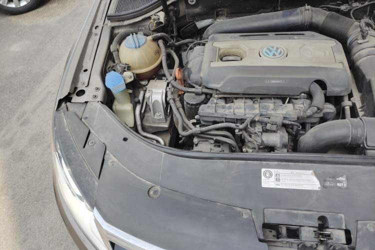Used Volkswagen FAW-Volkswagen CC 2013 2.0 TSI Luxury Model Engine Bay Right