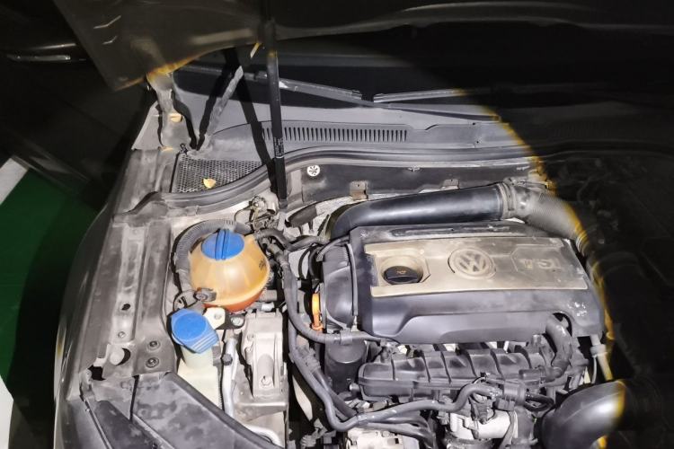 Used Volkswagen FAW-Volkswagen CC 2013 1.8TSI Luxury Model Engine Bay Right