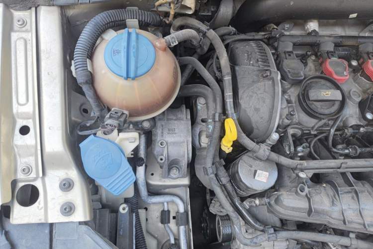 Used Volkswagen FAW-Volkswagen CC 2013 1.8TSI Luxury Model Engine Bay Right