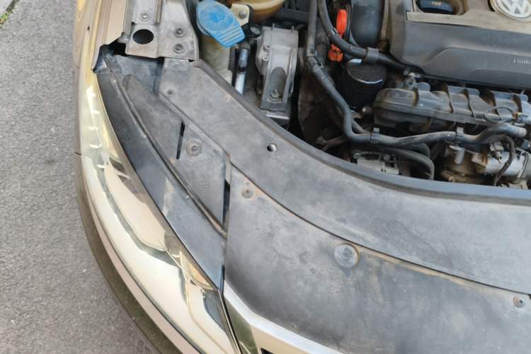 Used Volkswagen FAW-Volkswagen CC 2013 1.8TSI Prestige Model Engine Bay Right