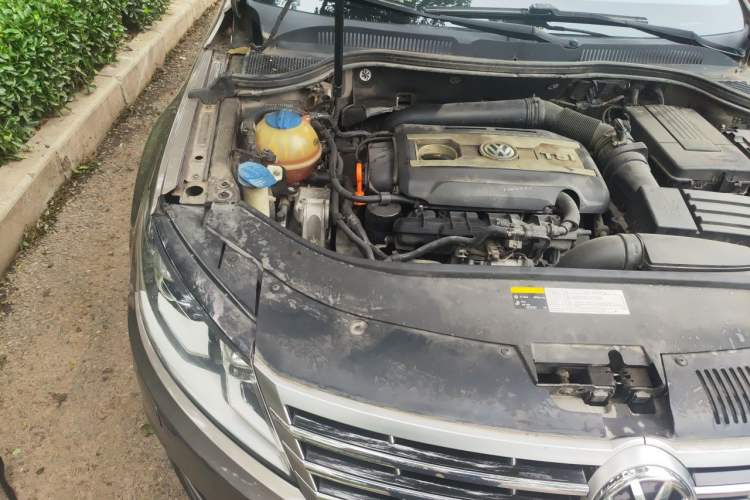 Used Volkswagen FAW-Volkswagen CC 2013 2.0 TSI Luxury Model Engine Bay Right
