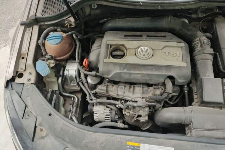 Used Volkswagen FAW-Volkswagen CC 2013 2.0 TSI Luxury Model Engine Bay Right