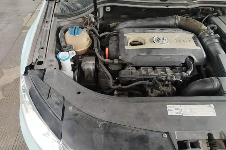 Used Volkswagen FAW-Volkswagen CC 2013 1.8TSI Luxury Model Engine Bay Right