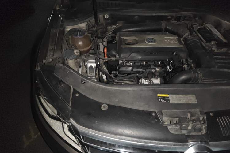 Used Volkswagen FAW-Volkswagen CC 2013 1.8TSI Luxury Model Engine Bay Right