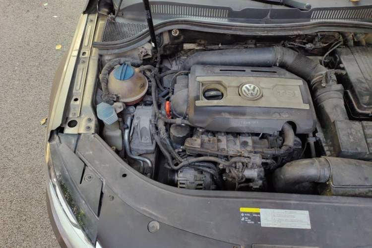 Used Volkswagen FAW-Volkswagen CC 2013 1.8TSI Luxury Model Engine Bay Right