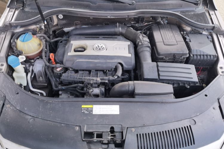 Used Volkswagen FAW-Volkswagen CC 2013 2.0 TSI Luxury Model Engine Bay