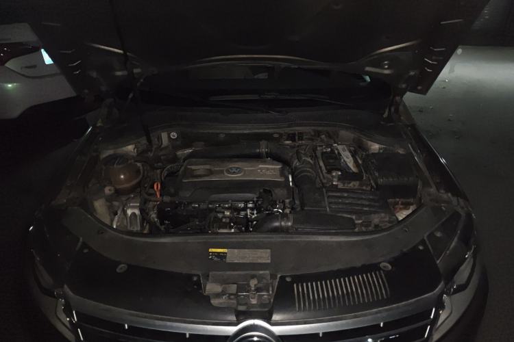 Used Volkswagen FAW-Volkswagen CC 2013 1.8TSI Luxury Model Engine Bay