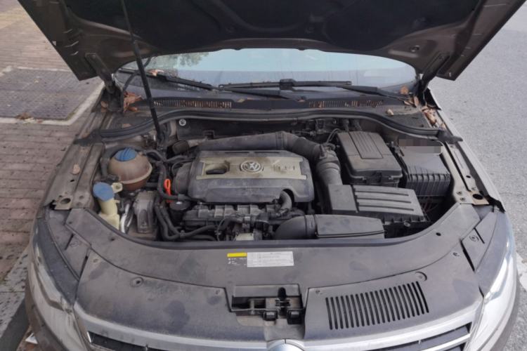 Used Volkswagen FAW-Volkswagen CC 2013 1.8TSI Prestige Model Engine Bay