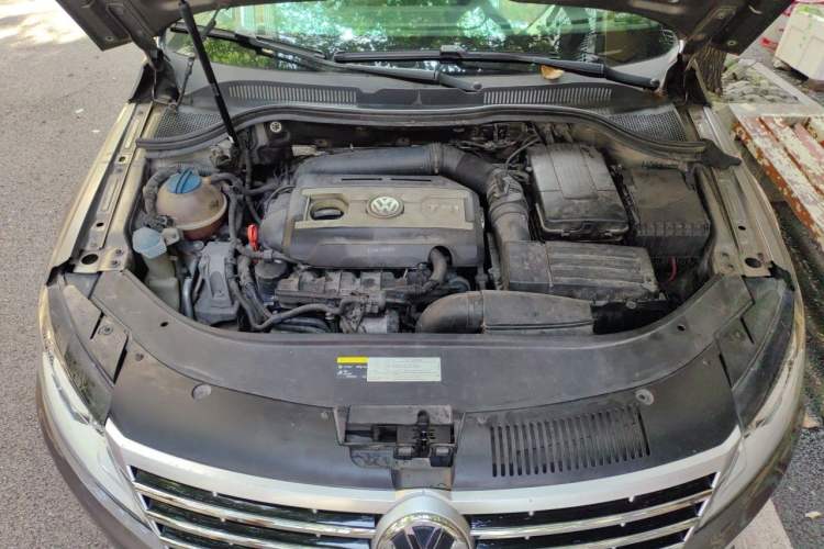 Used Volkswagen FAW-Volkswagen CC 2013 1.8TSI Luxury Model Engine Bay