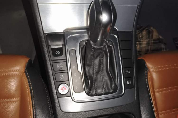 Used Volkswagen FAW-Volkswagen CC 2013 1.8TSI Luxury Model Gear Lever