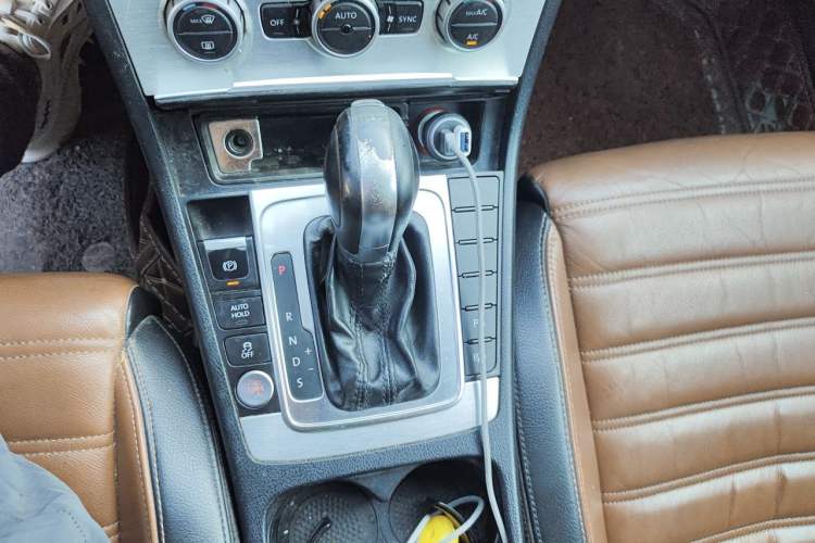 Used Volkswagen FAW-Volkswagen CC 2013 1.8TSI Luxury Model Gear Lever