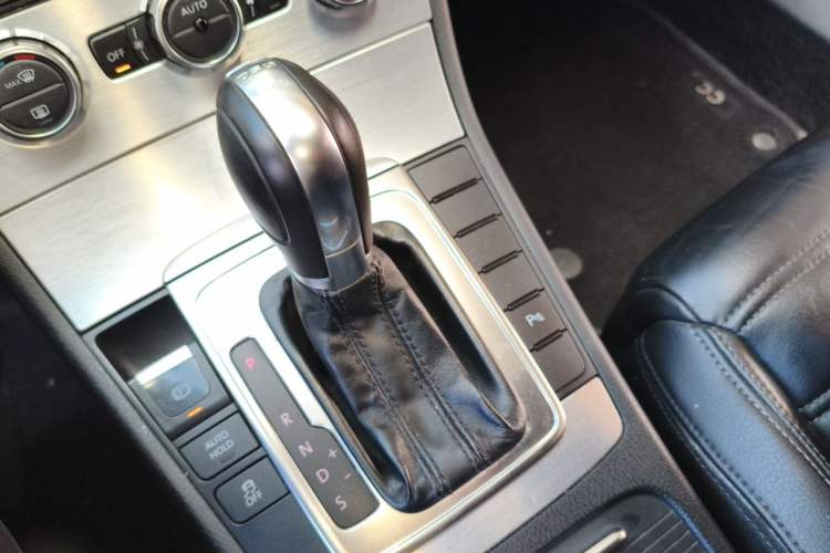 Used Volkswagen FAW-Volkswagen CC 2013 1.8TSI Prestige Model Gear Lever