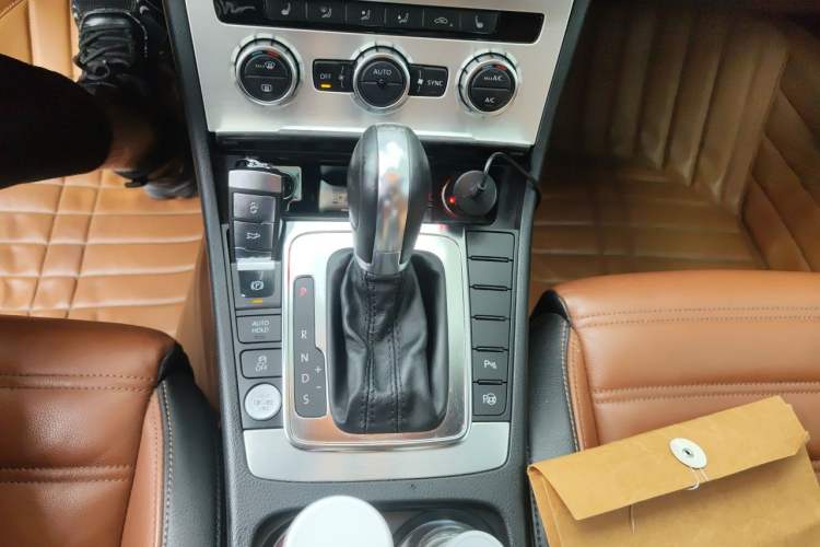 Used Volkswagen FAW-Volkswagen CC 2013 2.0 TSI Luxury Model Gear Lever
