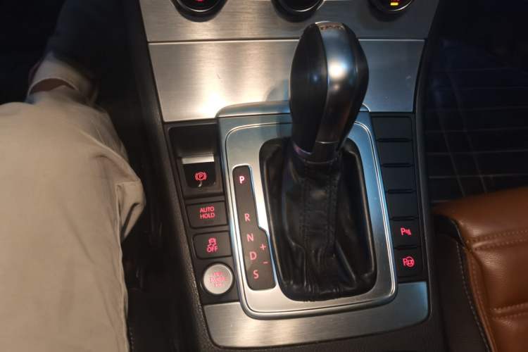 Used Volkswagen FAW-Volkswagen CC 2013 2.0 TSI Luxury Model Gear Lever