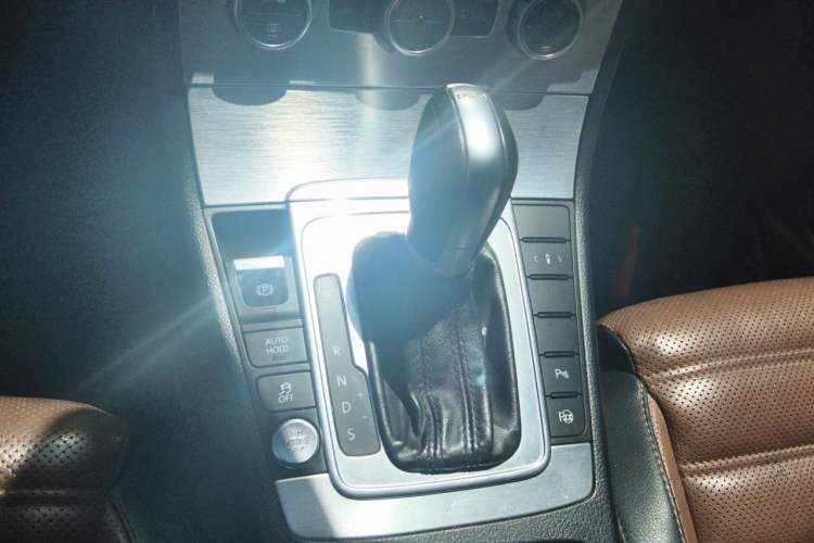 Used Volkswagen FAW-Volkswagen CC 2013 2.0 TSI Ultimate Model Gear Lever