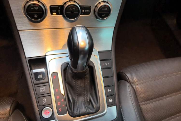 Used Volkswagen FAW-Volkswagen CC 2013 2.0 TSI Ultimate Model Gear Lever