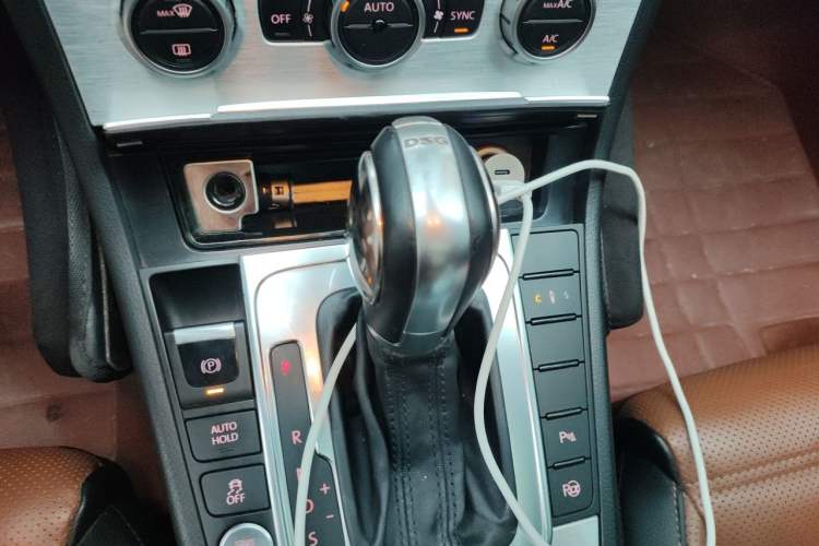 Used Volkswagen FAW-Volkswagen CC 2013 2.0 TSI Luxury Model Gear Lever