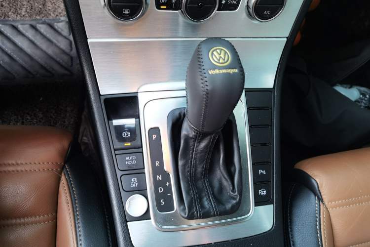 Used Volkswagen FAW-Volkswagen CC 2013 2.0 TSI Luxury Model Gear Lever