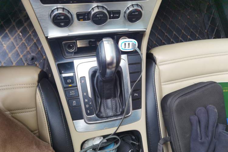 Used Volkswagen FAW-Volkswagen CC 2013 1.8TSI Prestige Model Gear Lever