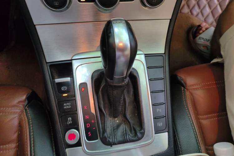 Used Volkswagen FAW-Volkswagen CC 2013 1.8TSI Luxury Model Gear Lever
