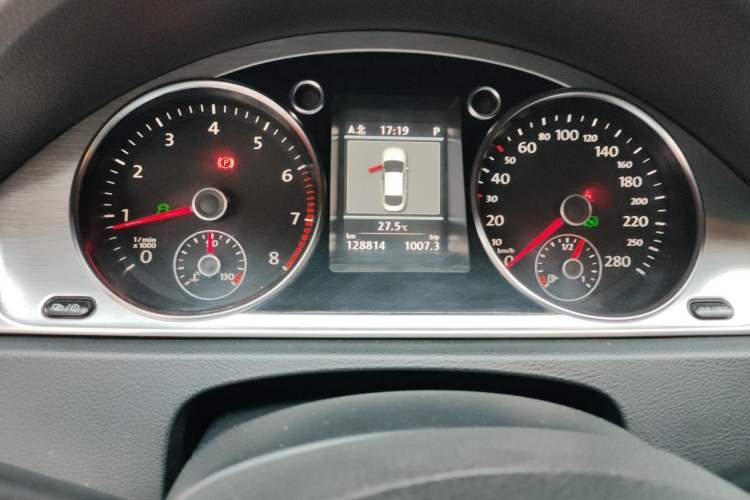 Used Volkswagen FAW-Volkswagen CC 2013 2.0 TSI Luxury Model Instrument Cluster