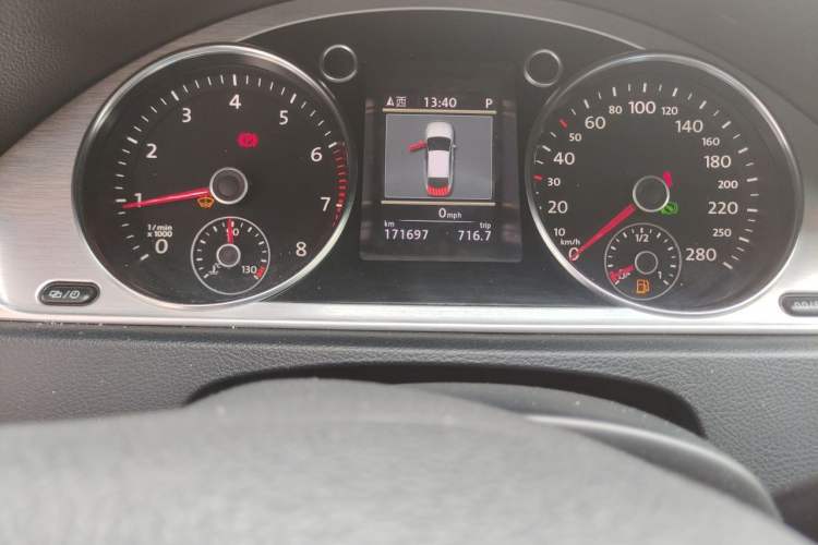 Used Volkswagen FAW-Volkswagen CC 2013 2.0 TSI Luxury Model Odometer Close Up