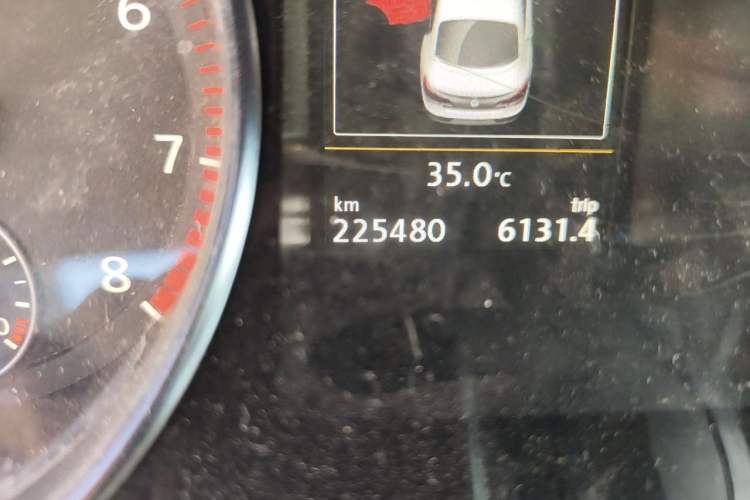 Used Volkswagen FAW-Volkswagen CC 2013 1.8TSI Luxury Model Odometer Close Up