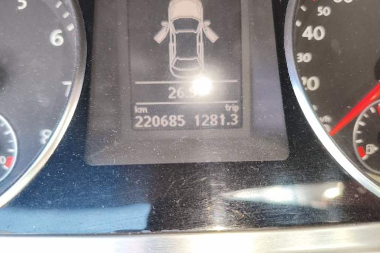 Used Volkswagen FAW-Volkswagen CC 2013 1.8TSI Prestige Model Odometer Close Up