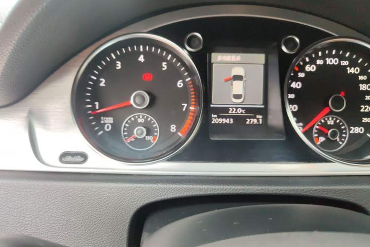 Used Volkswagen FAW-Volkswagen CC 2013 2.0 TSI Luxury Model Odometer Close Up