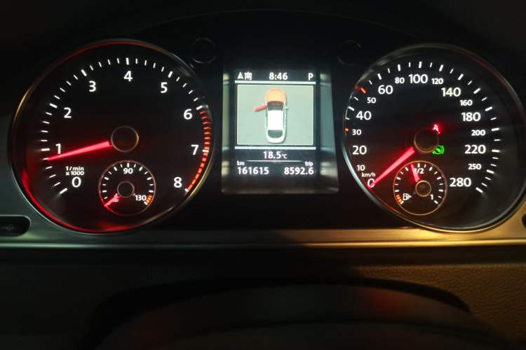 Used Volkswagen FAW-Volkswagen CC 2013 2.0 TSI Luxury Model Odometer Close Up