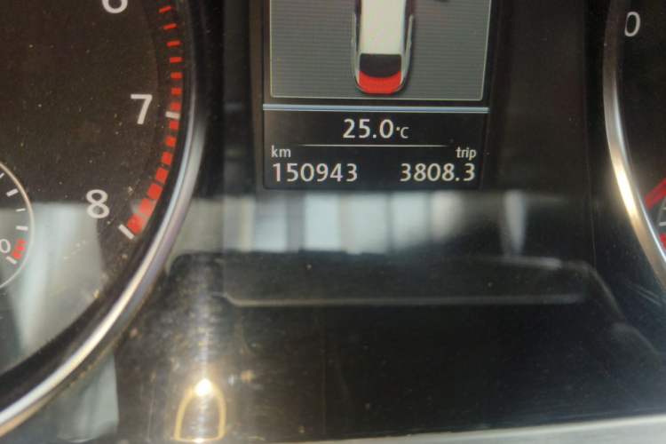 Used Volkswagen FAW-Volkswagen CC 2013 1.8TSI Luxury Model Odometer Close Up